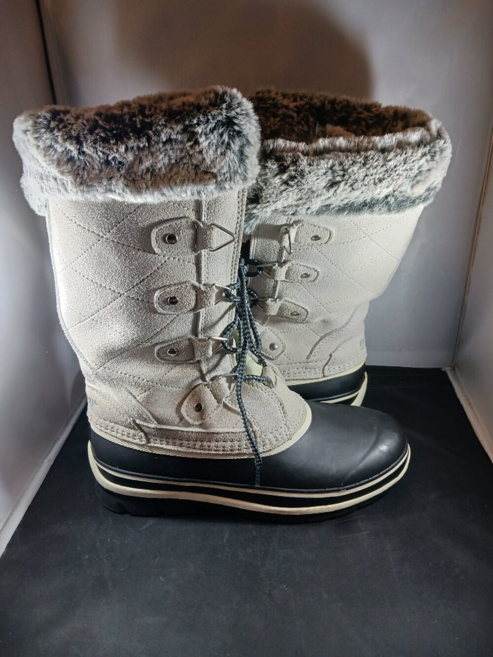Khombu Women's Tall Winter Faux Fur Off White Boot size 7M